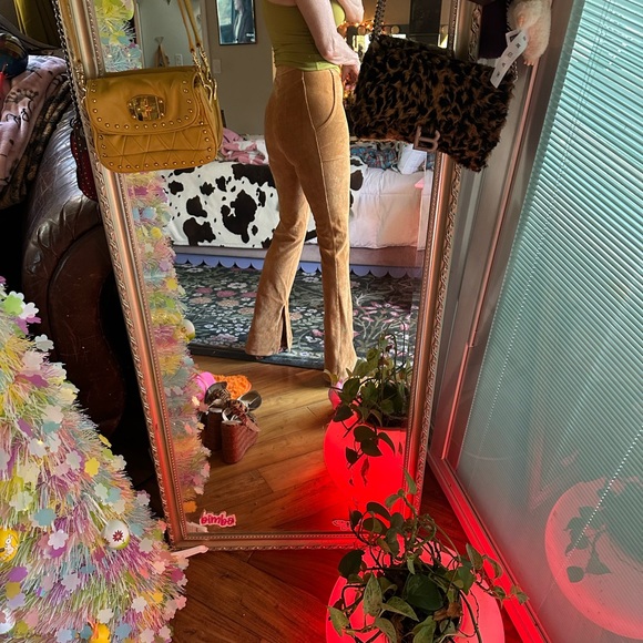 ALO Yoga Camel Flare Pants s cords - Picture 16 of 16